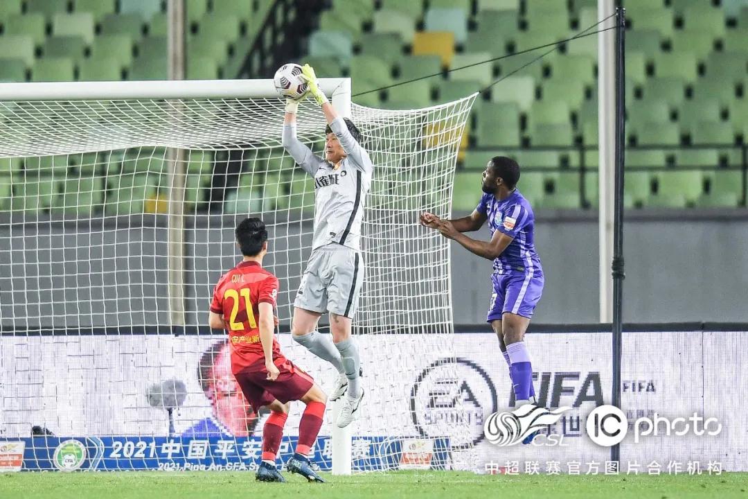 دوري أمم أوروبامنافسات حاسمة في الجولة الخامسة قبل الأخيرة