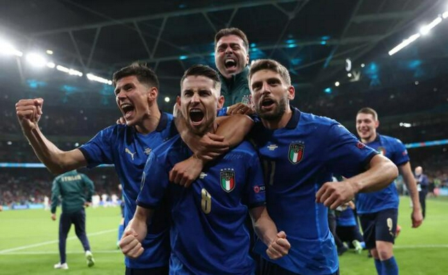 أتلتيكو مدريد يتصدر مؤقتاً المركز الثالث في الدوري الإسباني بعد فوزه على مالقا